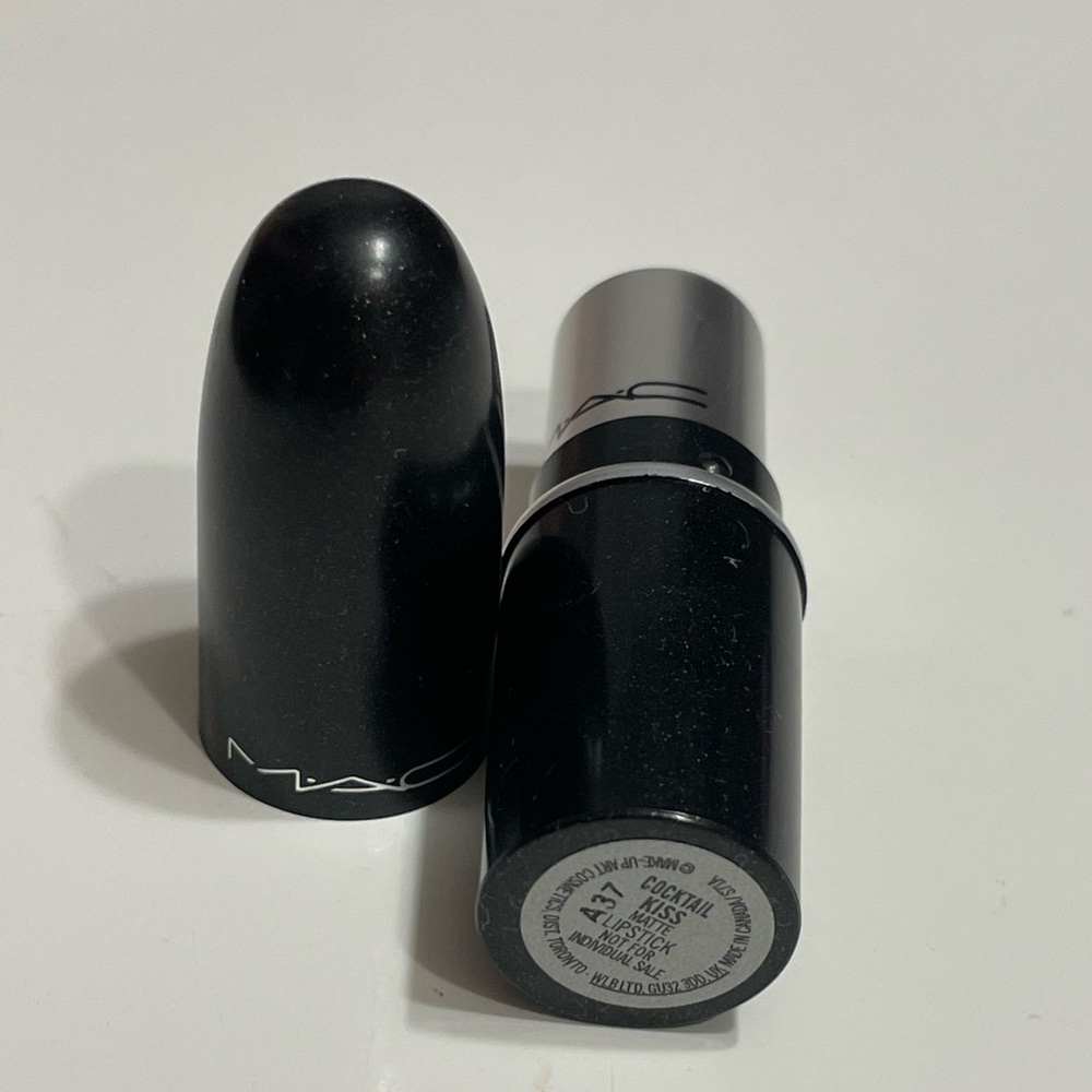 MAC Cocktail Kiss Matte Lipstick Mini 💜 A37 - Picture 4 of 4